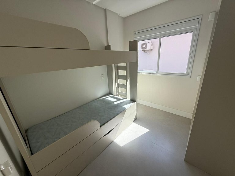 cód 152 - Excelente apartamento á 300m do mar!