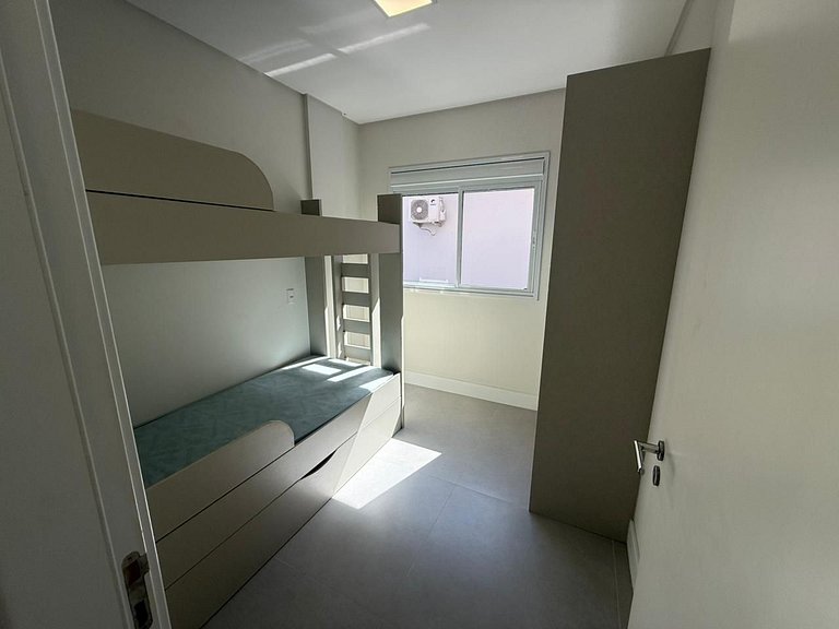 cód 152 - Excelente apartamento á 300m do mar!