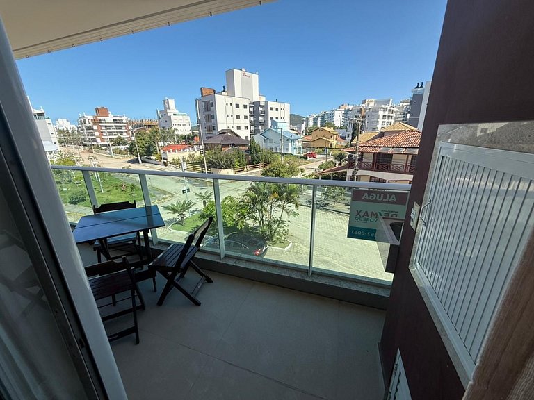 cód 152 - Excelente apartamento á 300m do mar!