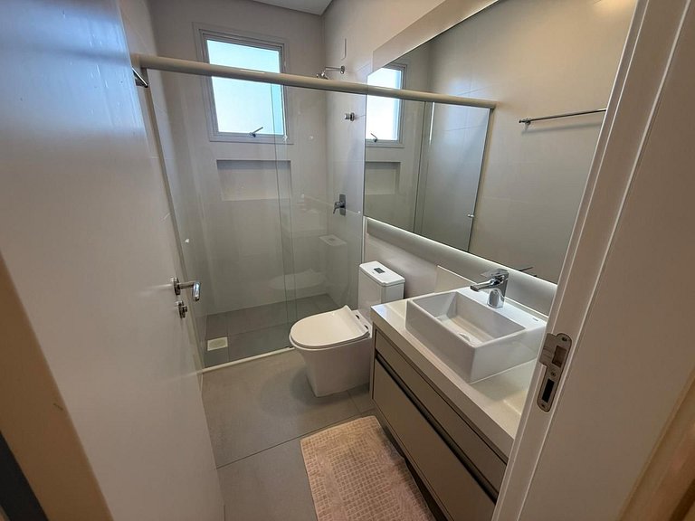 Cód 68 - Apartamento á 200m do mar