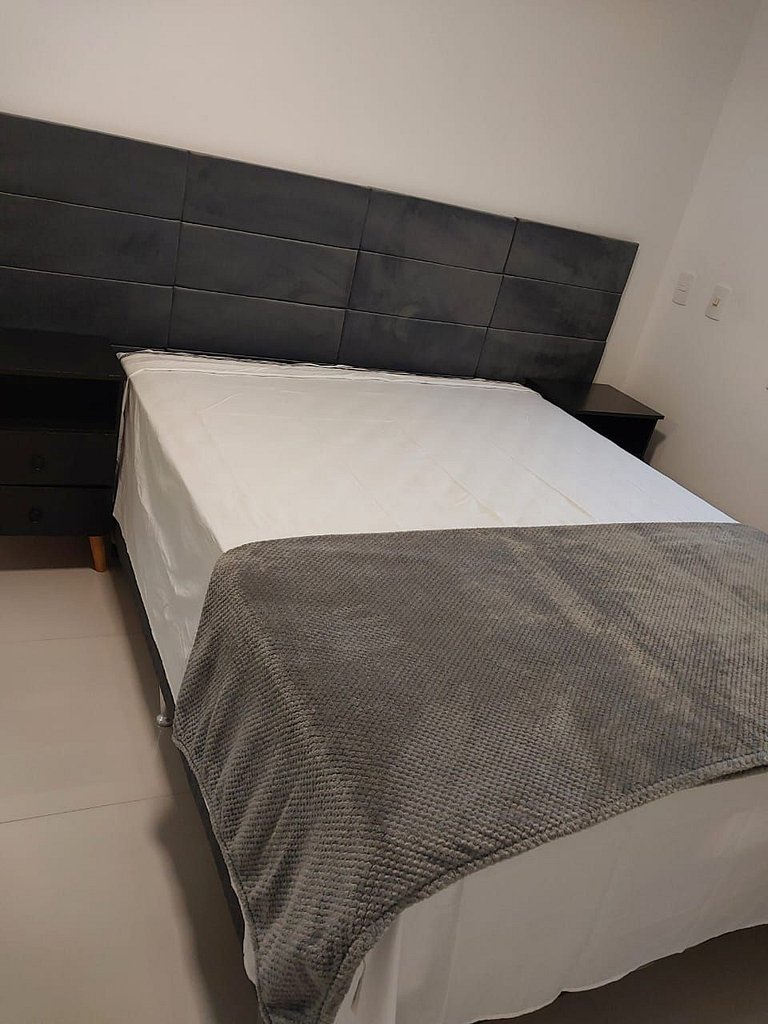 Cód 105 · Apartamento térreo bem equipado