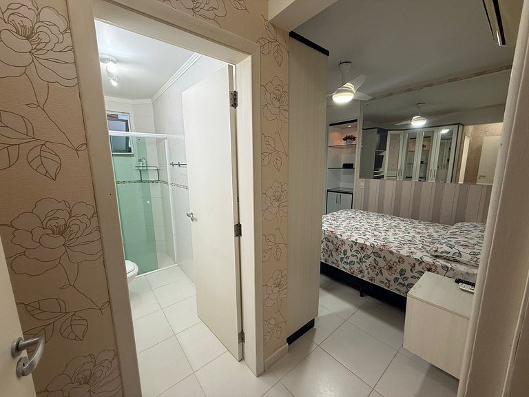 cód 81 - Apartamento de 3 dormitórios á 90m do mar