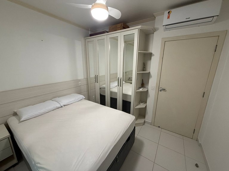 cód 81 - Apartamento de 3 dormitórios á 90m do mar