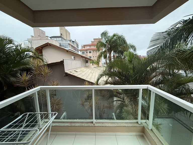 cód 81 - Apartamento de 3 dormitórios á 90m do mar