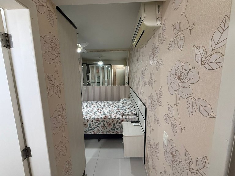 cód 81 - Apartamento de 3 dormitórios á 90m do mar