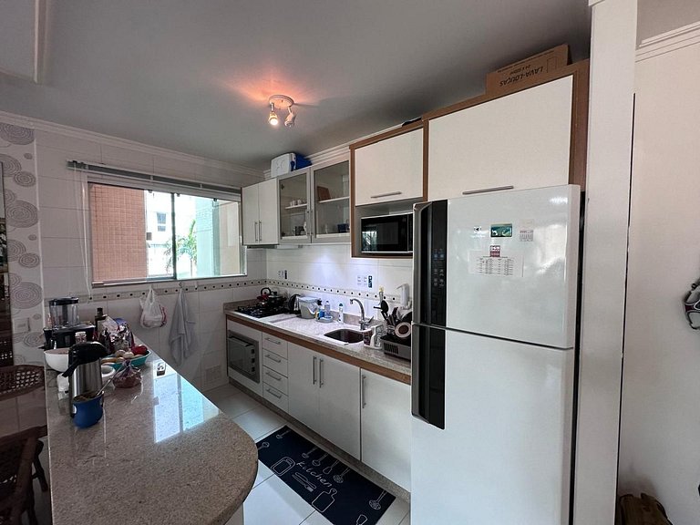 cód 81 - Apartamento de 3 dormitórios á 90m do mar