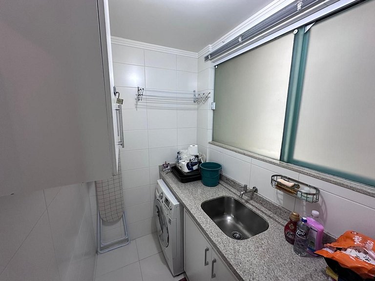 cód 81 - Apartamento de 3 dormitórios á 90m do mar