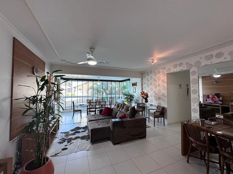 cód 81 - Apartamento de 3 dormitórios á 90m do mar