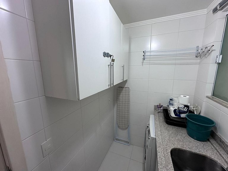 cód 81 - Apartamento de 3 dormitórios á 90m do mar