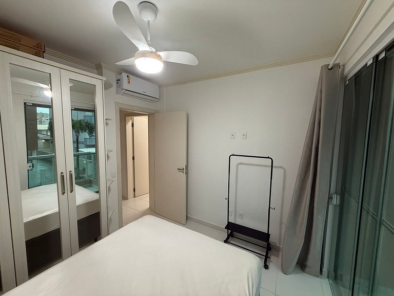 cód 81 - Apartamento de 3 dormitórios á 90m do mar