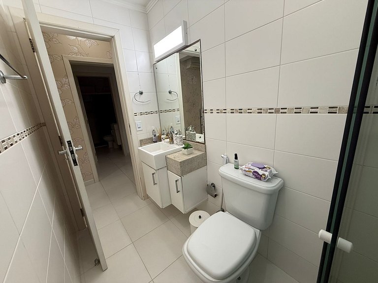 cód 81 - Apartamento de 3 dormitórios á 90m do mar