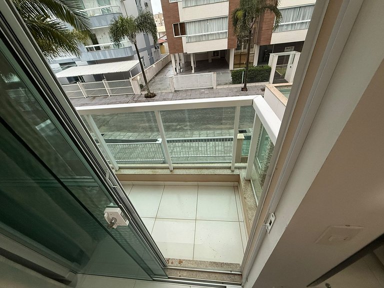 cód 81 - Apartamento de 3 dormitórios á 90m do mar