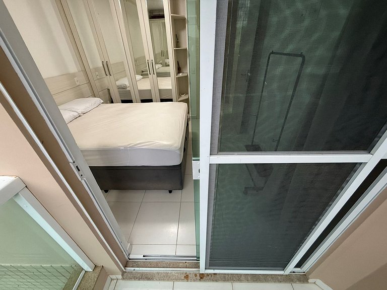 cód 81 - Apartamento de 3 dormitórios á 90m do mar