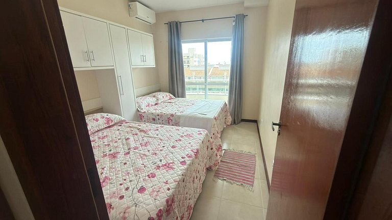 Cód 184- Apartamento aconchegante á 70m do mar.