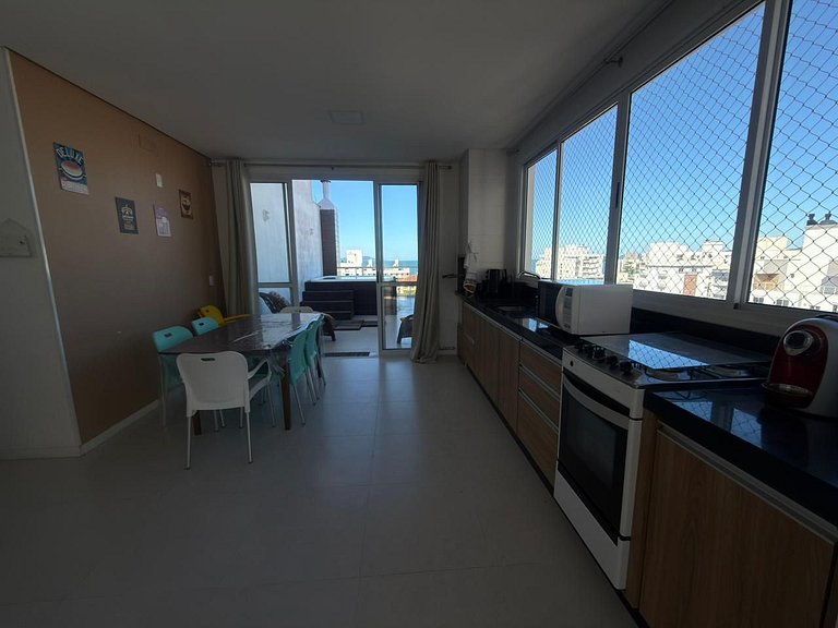 cód 89 - Cobertura a poucos passos da praia