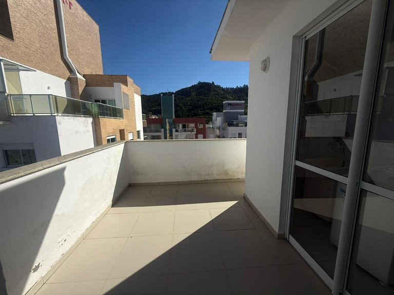 cód 89 - Cobertura a poucos passos da praia