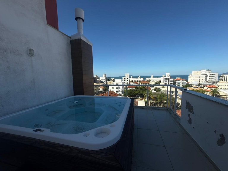 cód 89 - Cobertura a poucos passos da praia