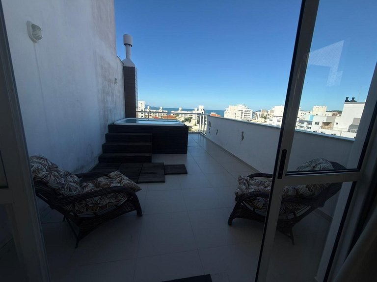 cód 89 - Cobertura a poucos passos da praia