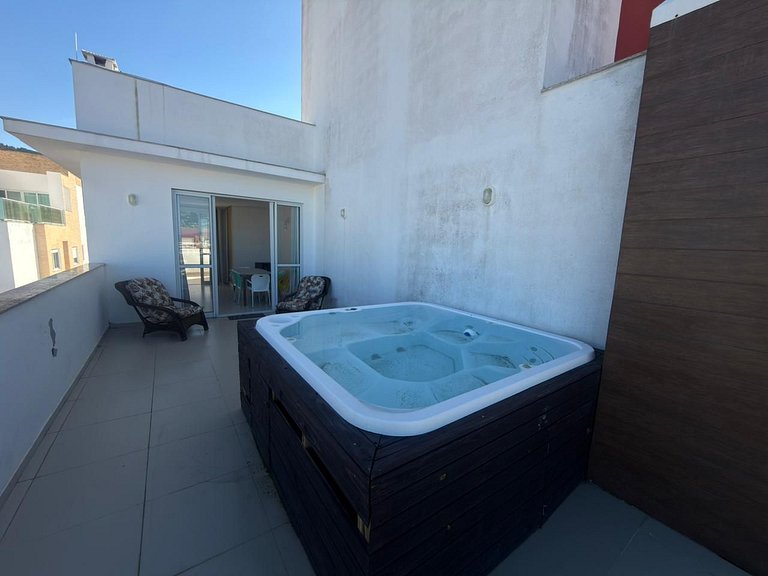 cód 89 - Cobertura a poucos passos da praia