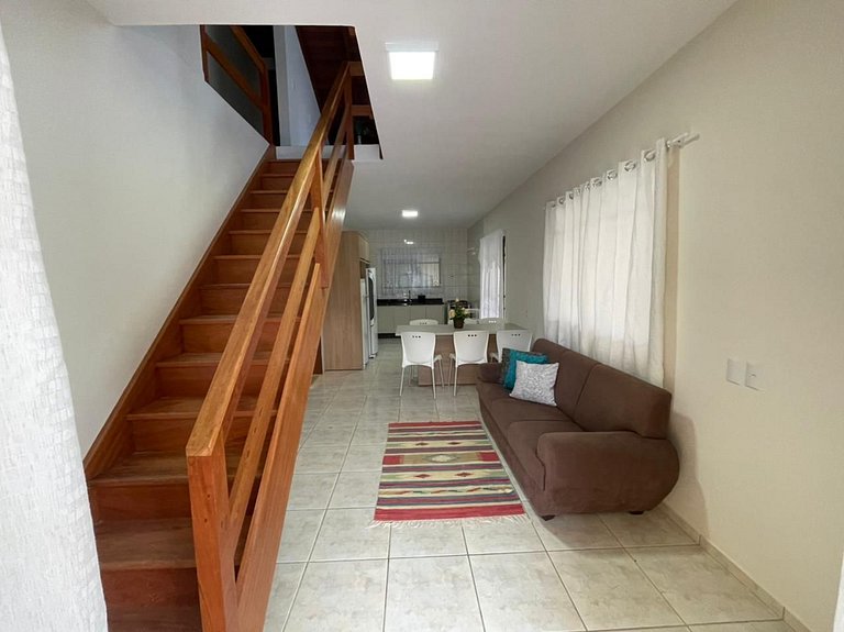 Cód 3 - Casa com piscina a 100 m do mar