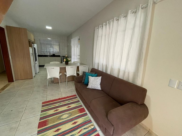 Cód 3 - Casa com piscina a 100 m do mar