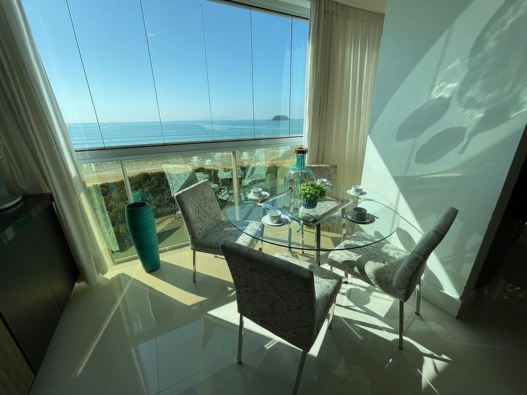 cód 20 - Apartamento frente mar com vista
