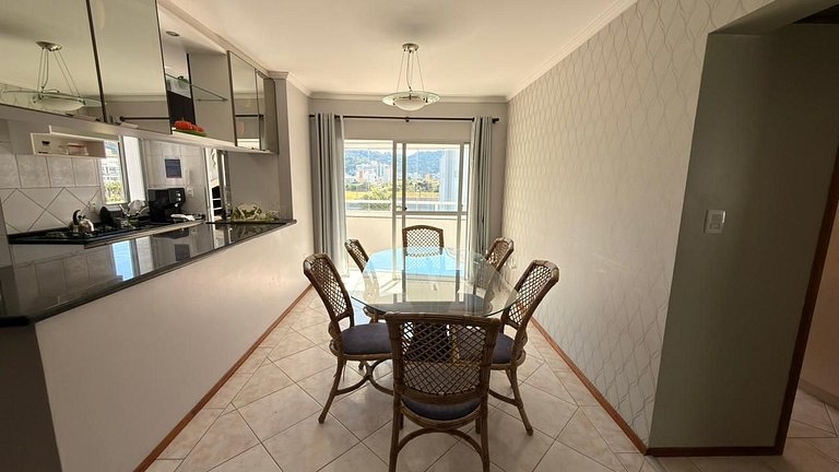 Cód 77 - Apto com 3 dorm e vista mar no Corsário