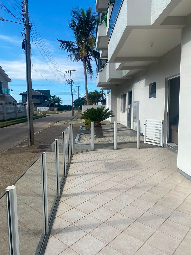 Cód 103 - Apto térreo a 50m do mar na Zona Sul