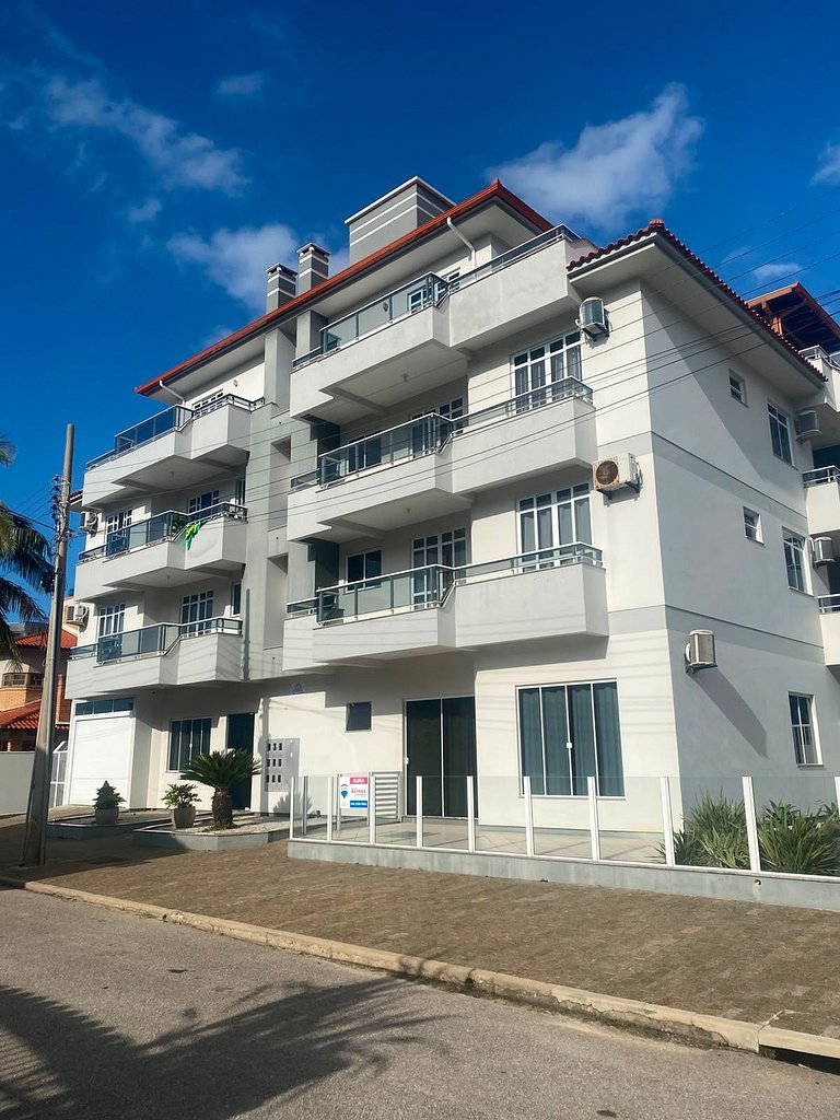 Cód 117 - Apartamento aconchegante a 50m do mar