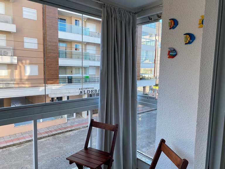 Cód 93 - Apartamento aconchegante a poucos passos do mar