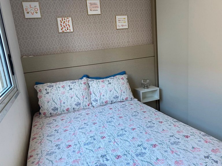 Cód 93 - Apartamento aconchegante a poucos passos do mar