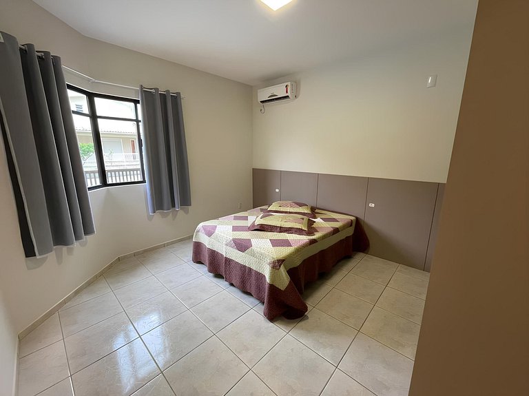 Cód 3 - Casa com piscina a 100 metros da praia