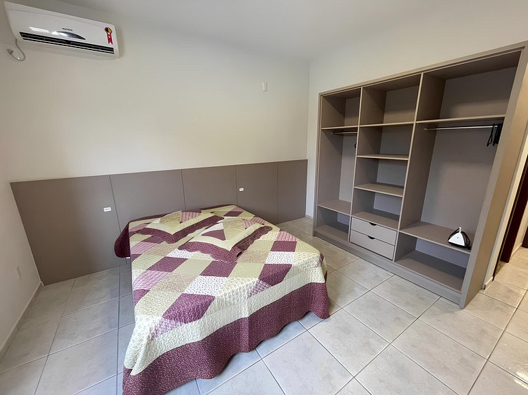 Cód 3 - Casa com piscina a 100 metros da praia