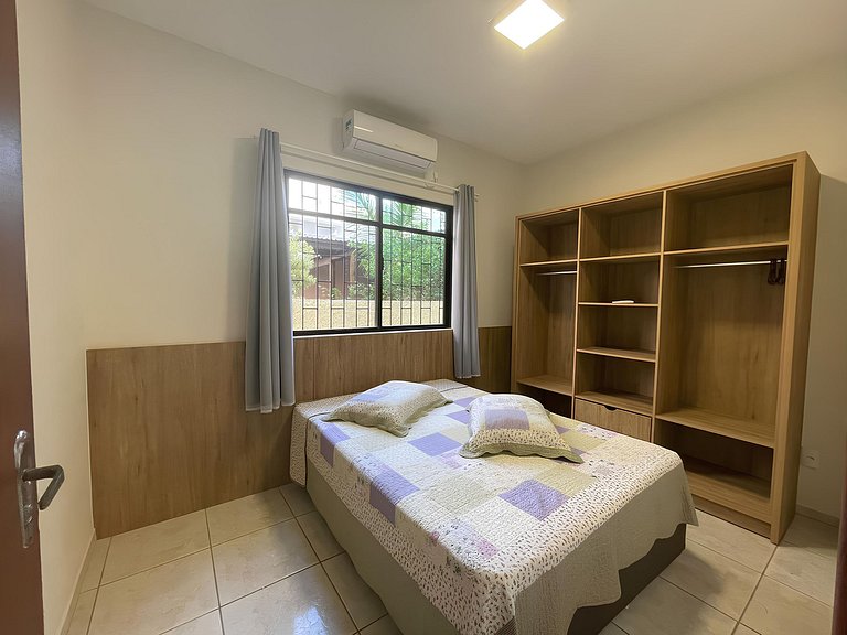 Cód 3 - Casa com piscina a 100 metros da praia