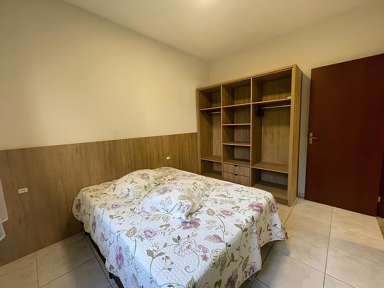 Cód 3 - Casa com piscina a 100 metros da praia