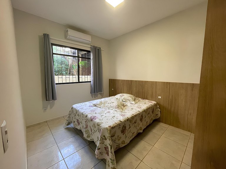 Cód 3 - Casa com piscina a 100 metros da praia