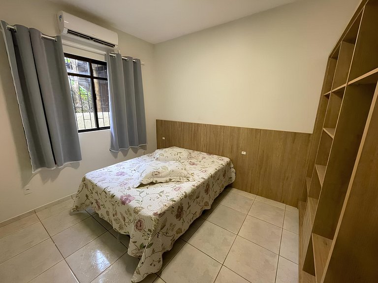Cód 3 - Casa com piscina a 100 metros da praia