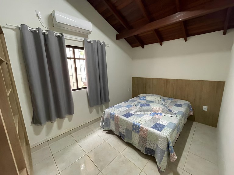 Cód 3 - Casa com piscina a 100 metros da praia