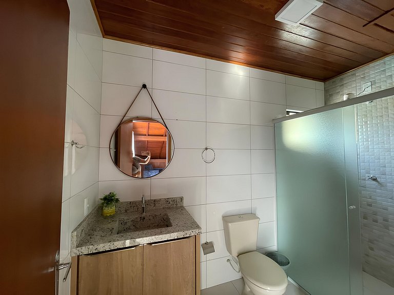 Cód 3 - Casa com piscina a 100 metros da praia