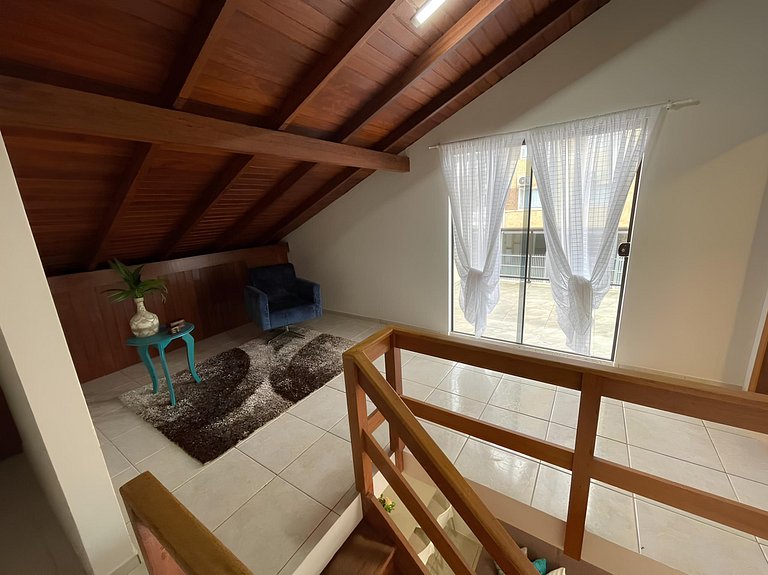 Cód 3 - Casa com piscina a 100 metros da praia