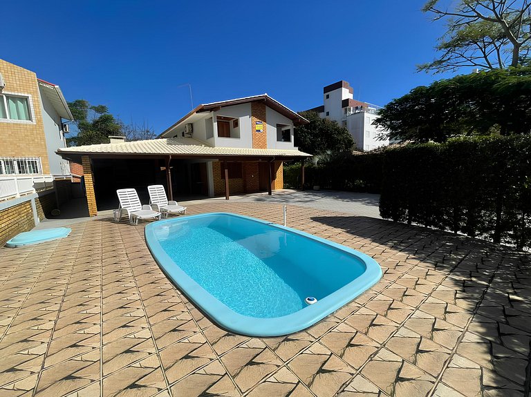 cód 4 · Casa com piscina próxima a praia de palmas