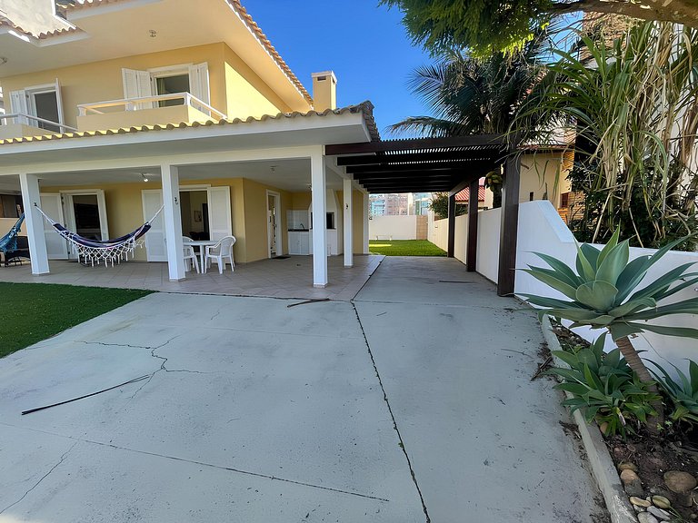 Cód 5 - Casa a poucos passos da praia de Palmas