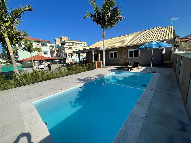 Cód 6 - Casa Sofisticada à 50 m do mar