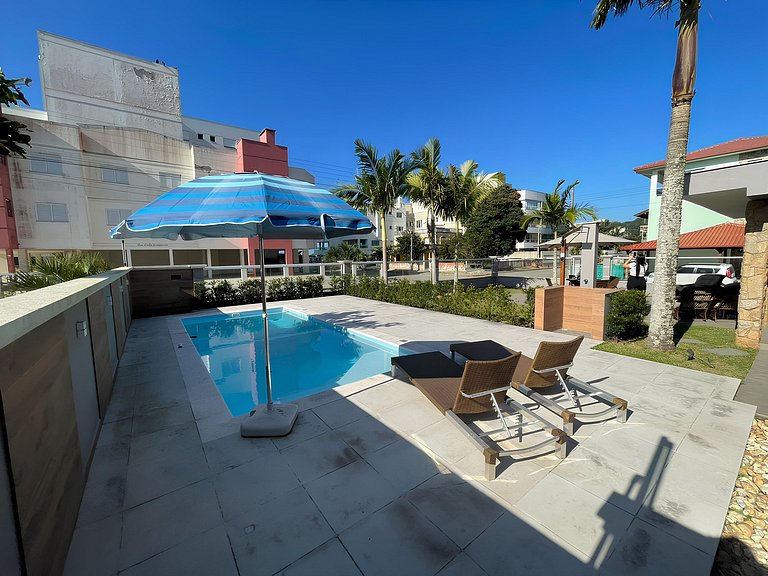Cód 6 - Casa Sofisticada à 50 m do mar