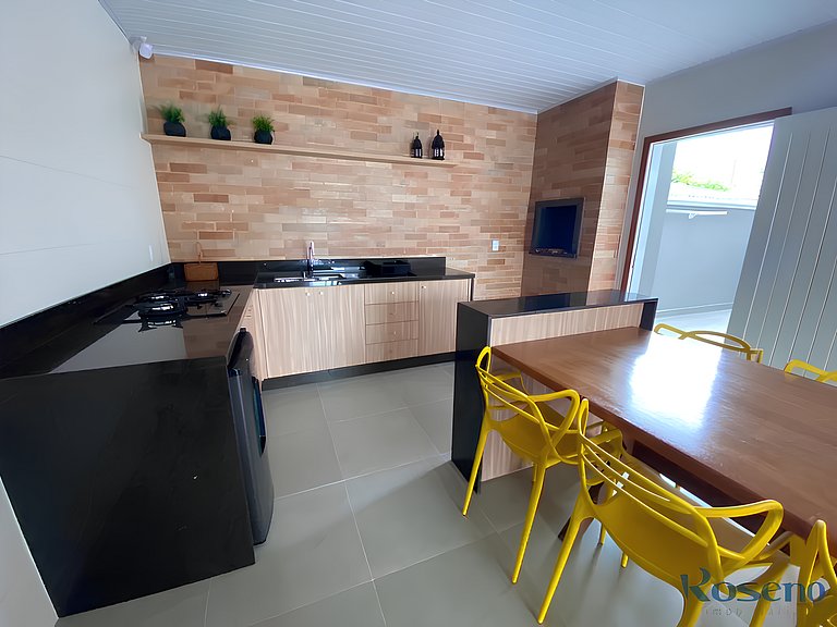 Cód 6 - Casa Sofisticada à 50 m do mar