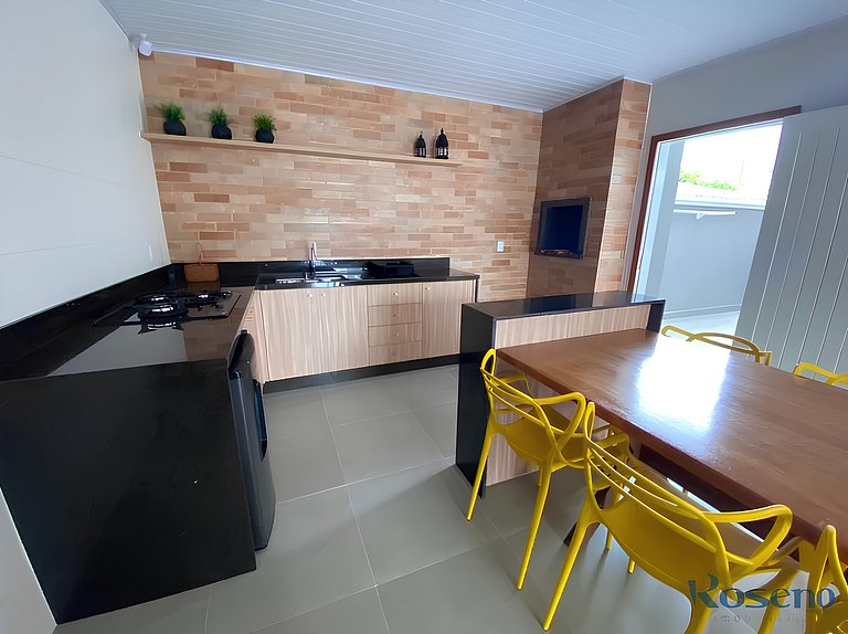 Cód 6 - Casa Sofisticada à 50 m do mar