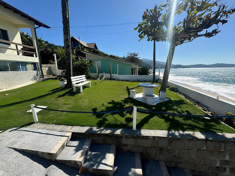 Cód 10 - Casa beira mar na Praia dos Magalhães