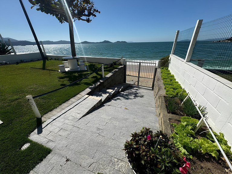 Cód 10 - Casa beira mar na Praia dos Magalhães
