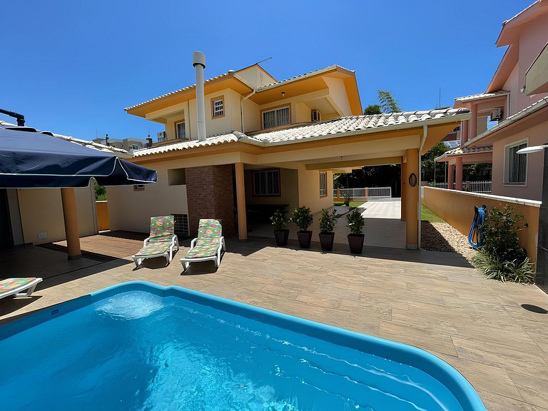 Cód 11 - Excelente casa localizada á 180m do mar