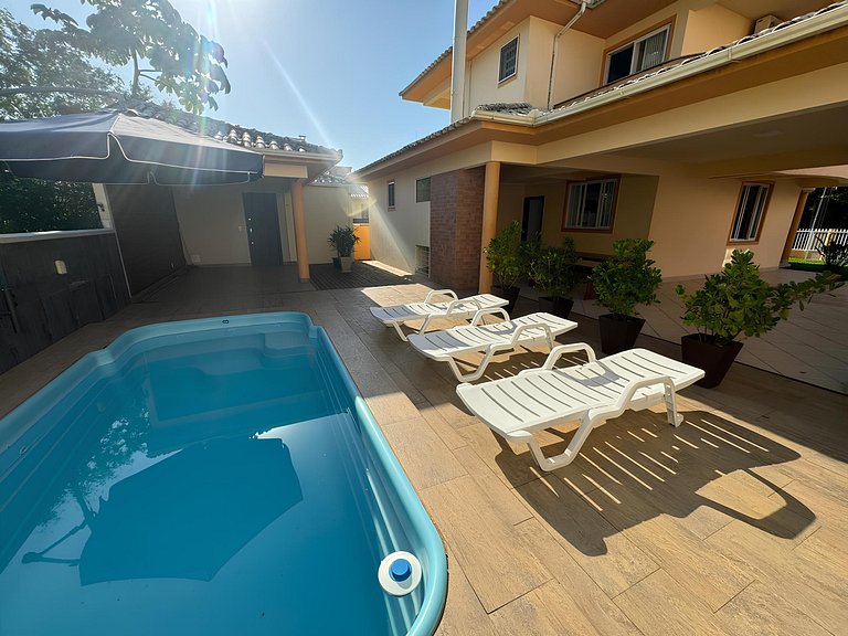 Cód 11 - Excelente casa localizada á 180m do mar